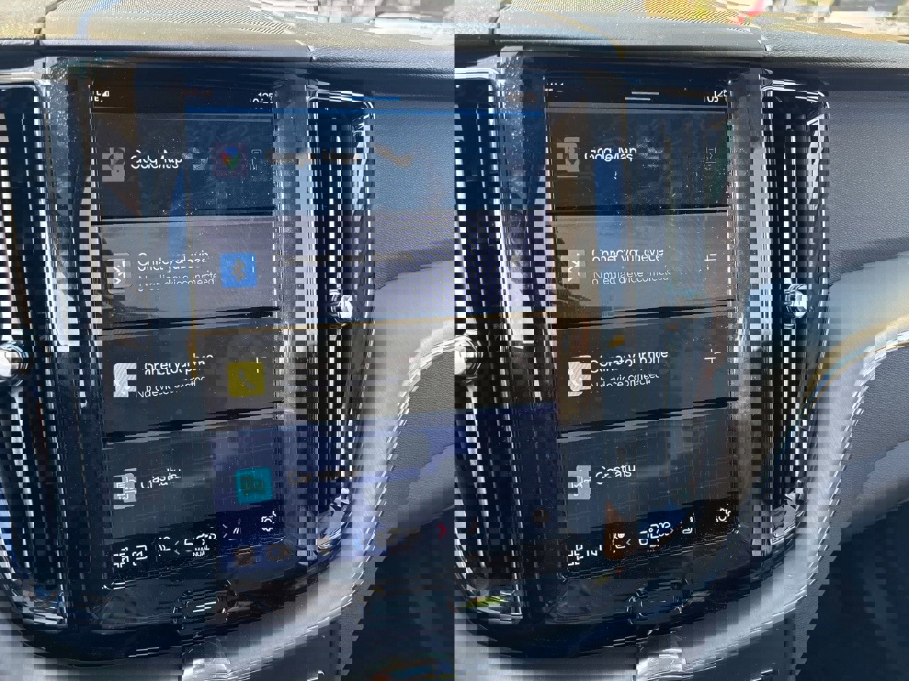 Certified 2023 Volvo XC60 B5 Core image 18