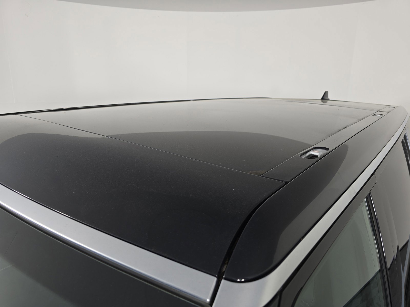 Used 2022 Rivian R1S Launch Edition image 13