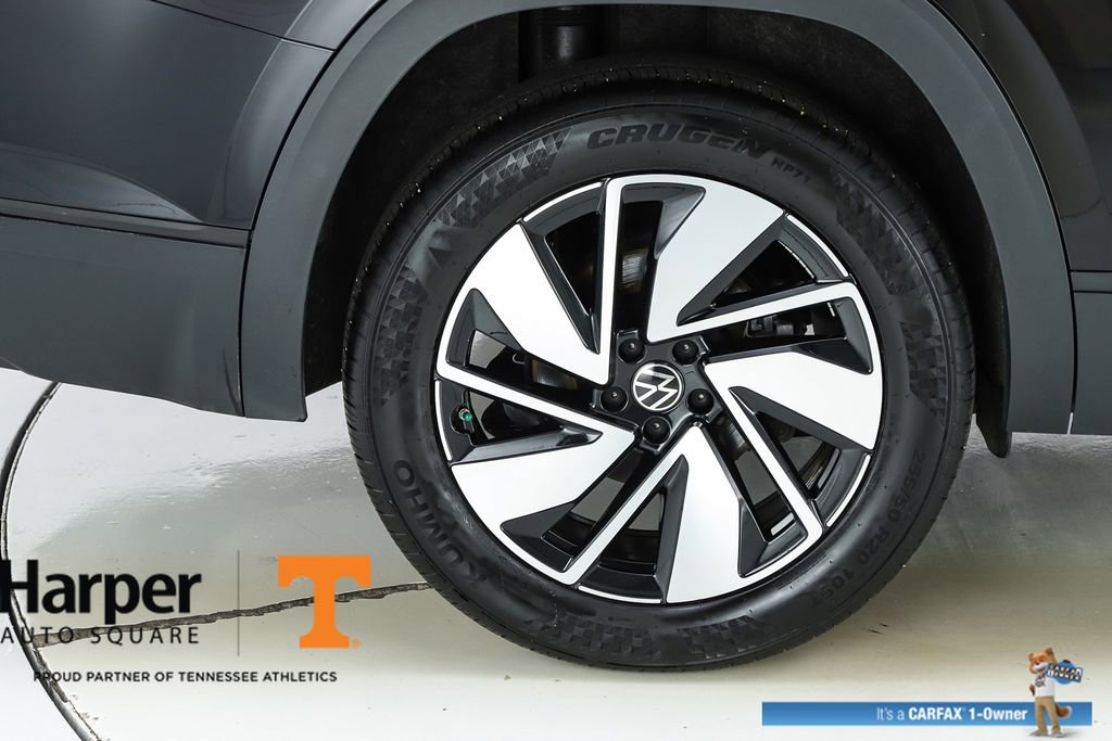Used 2024 Volkswagen Atlas SE w/ Panoramic Sunroof Package FWD image 13