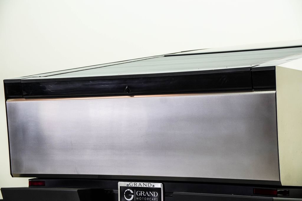 Used 2024 Tesla Cybertruck AWD Crew Cab image 13