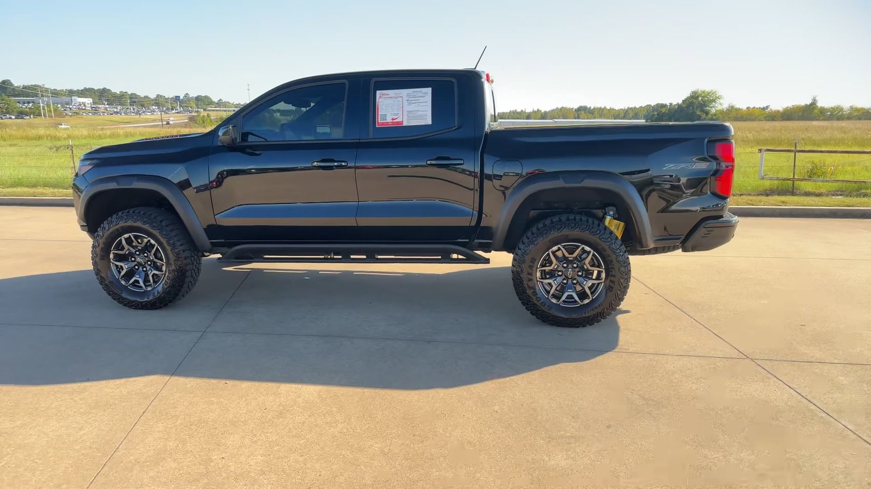 Used 2024 Chevrolet Colorado ZR2 w/ Technology Package AWD/4WD image 5