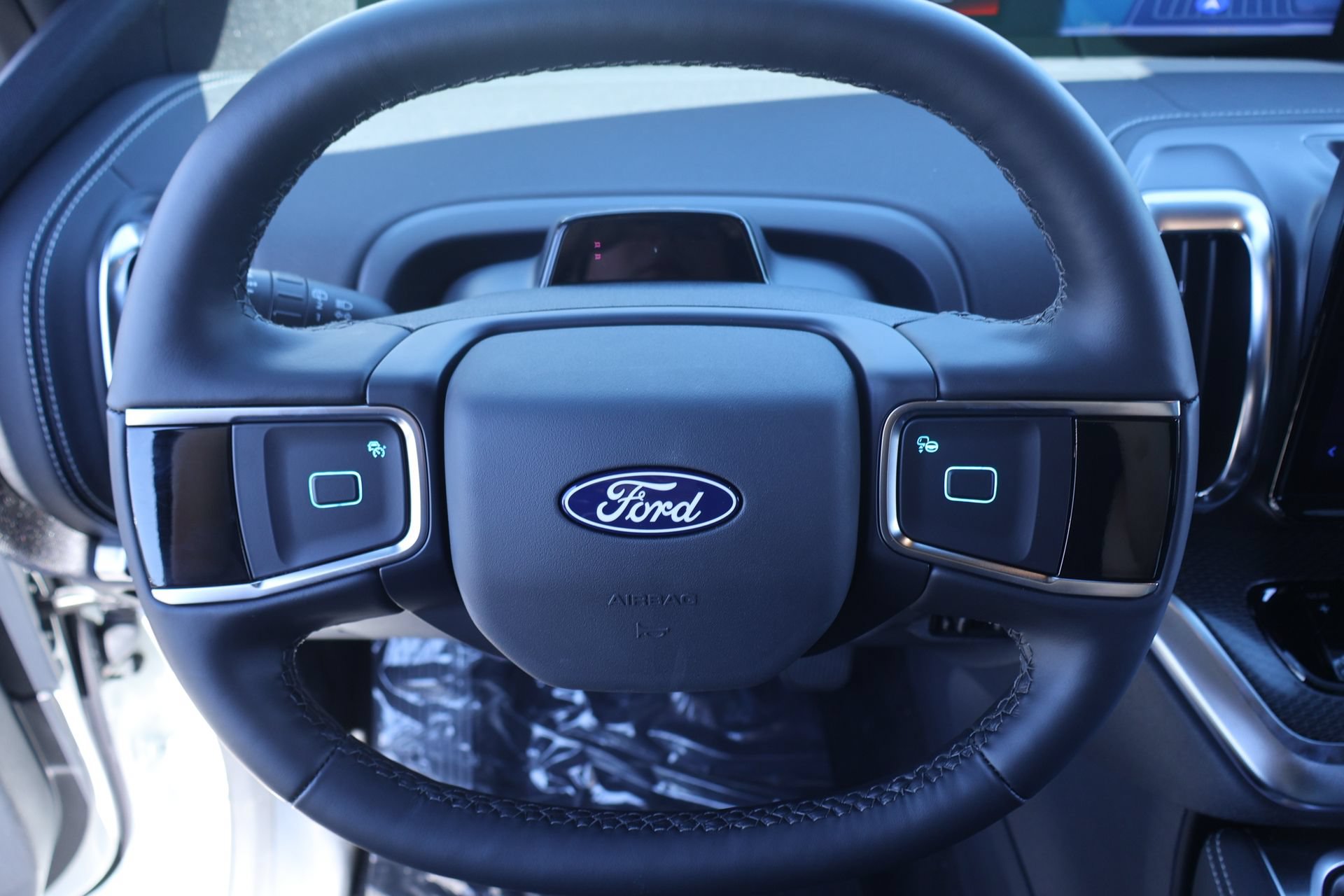 New 2027 Ford Expedition Platinum w/ Stealth Performance Package AWD/4WD image 3