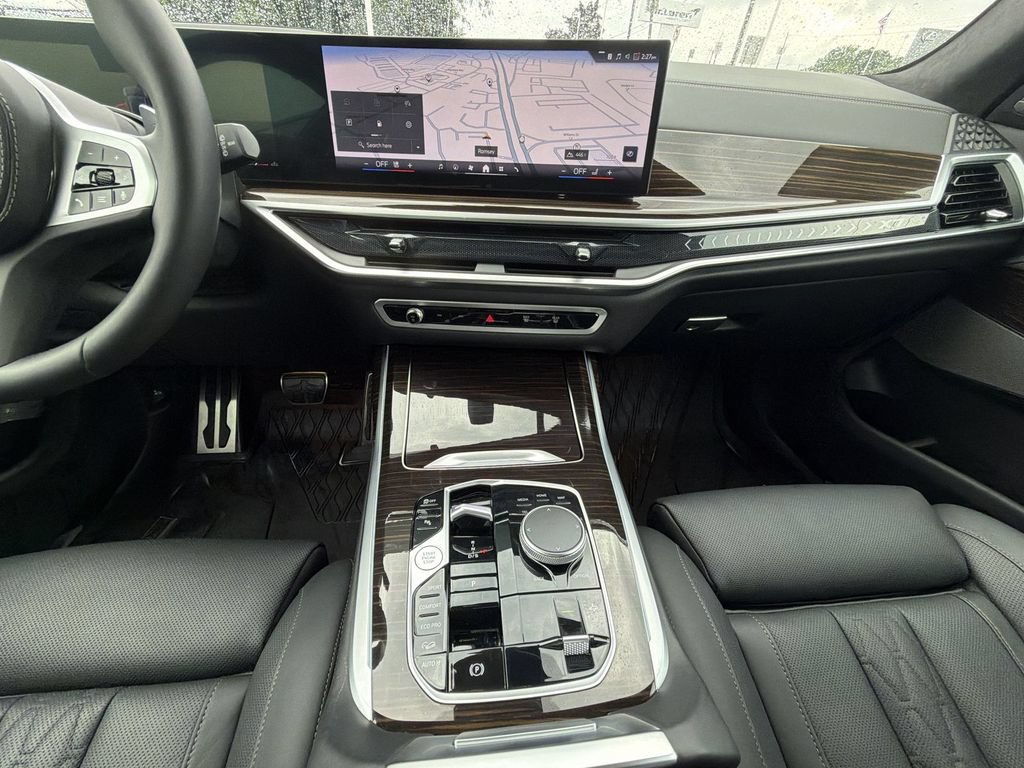 Used 2024 BMW X7 xDrive40i w/ M Sport Package AWD/4WD image 24