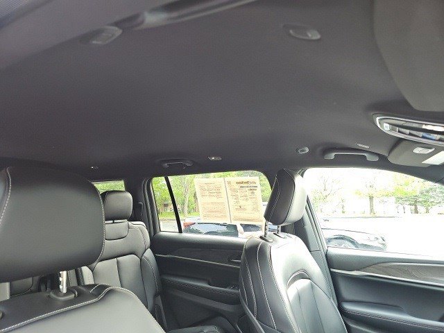 Used 2024 Jeep Grand Cherokee L Limited image 13