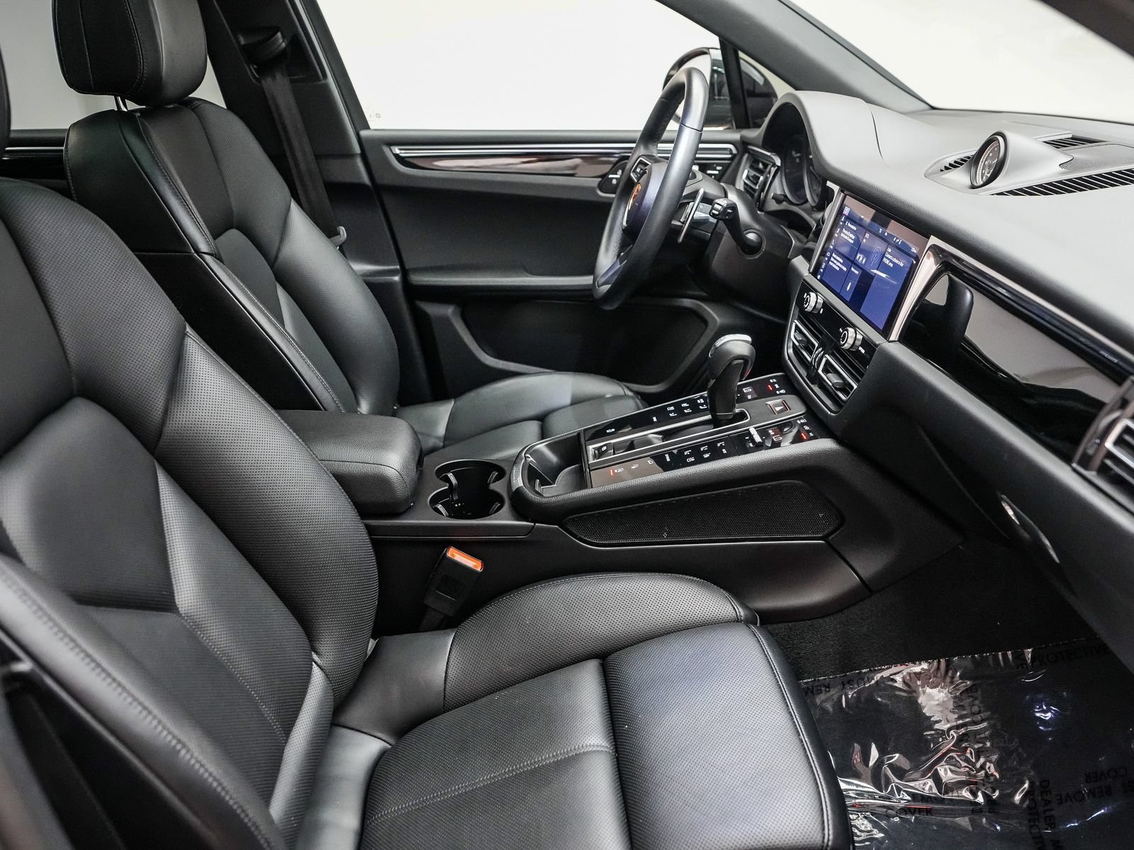 Certified 2024 Porsche Macan AWD/4WD image 20