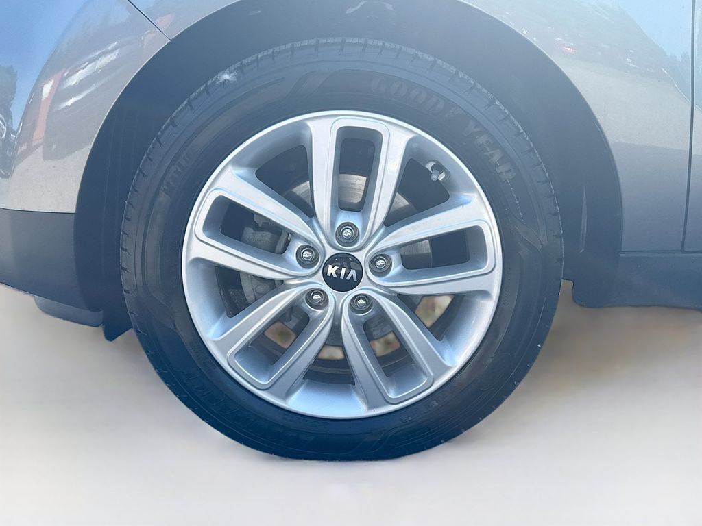 Used 2017 Kia Soul + FWD image 28