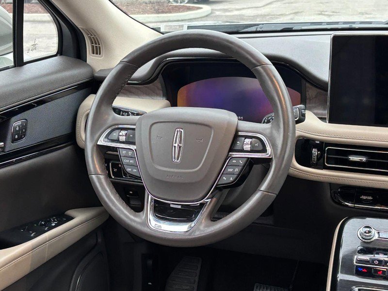 Used 2023 Lincoln Nautilus Reserve image 12