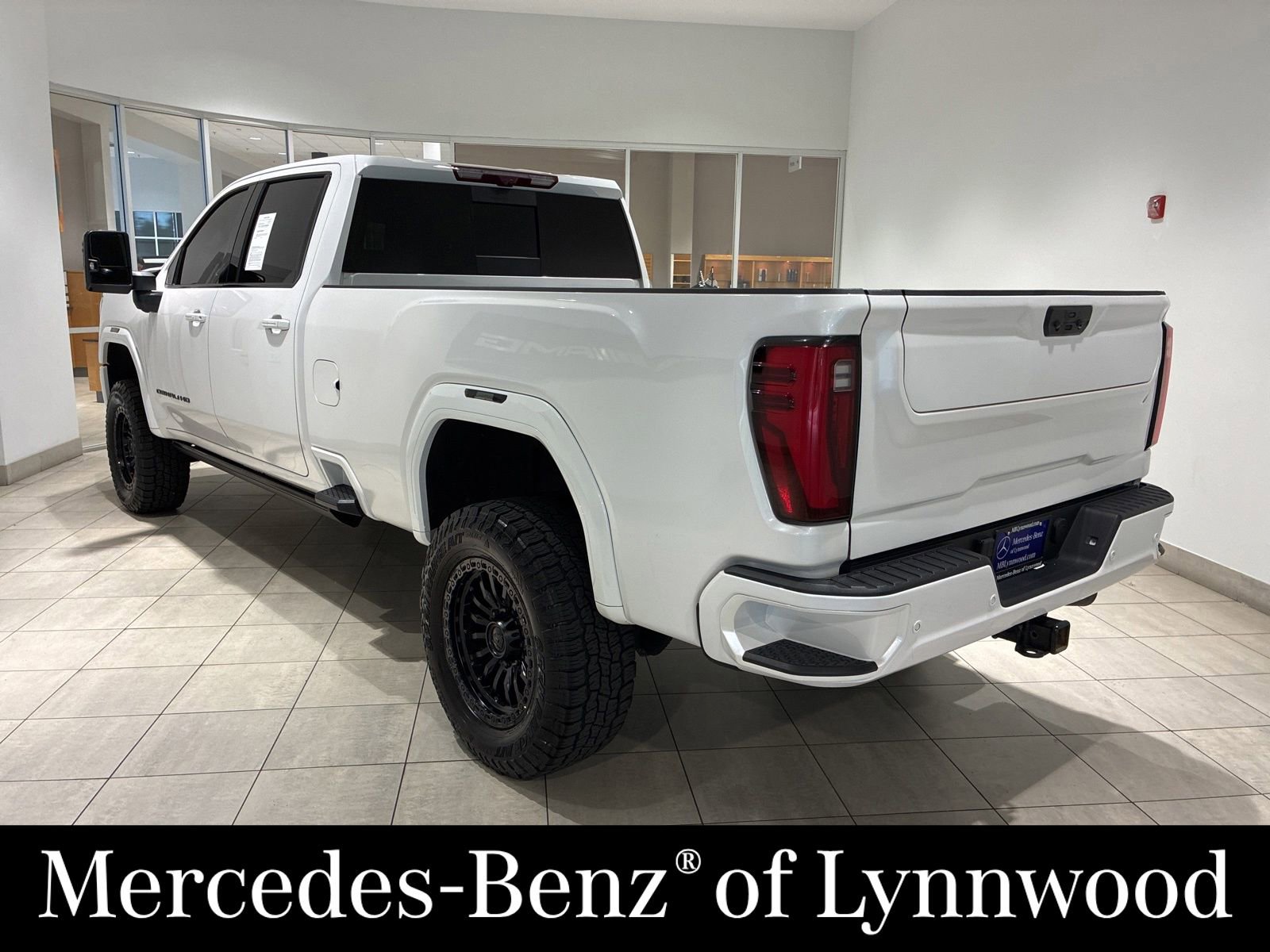 Used 2024 GMC Sierra 3500 Denali Ultimate AWD/4WD image 11