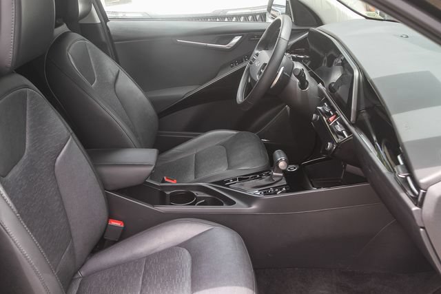Used 2023 Kia Niro SX Touring FWD image 17