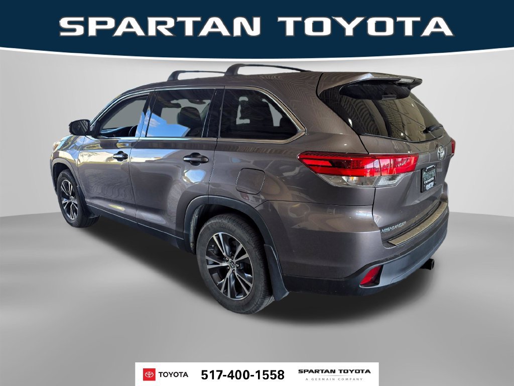 Used 2019 Toyota Highlander LE AWD/4WD image 10