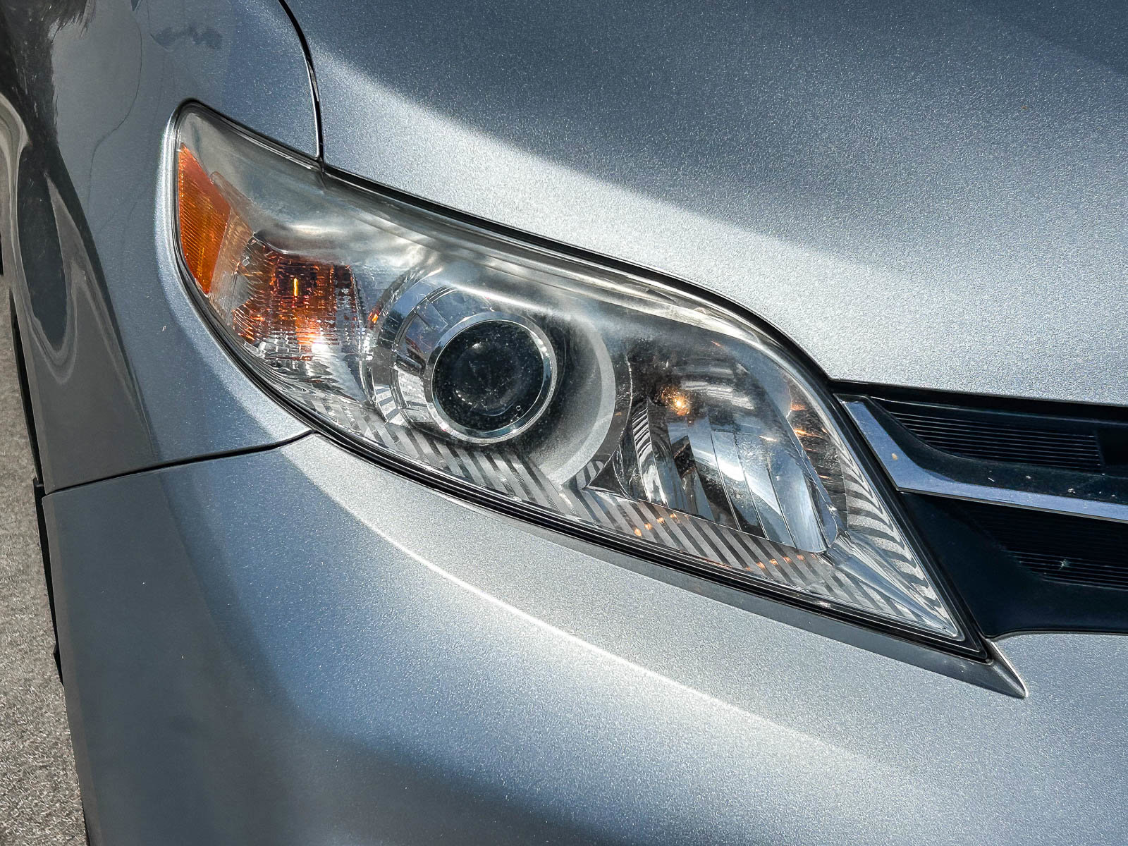 Used 2019 Toyota Sienna LE w/ Carpet Mat Package FWD image 4