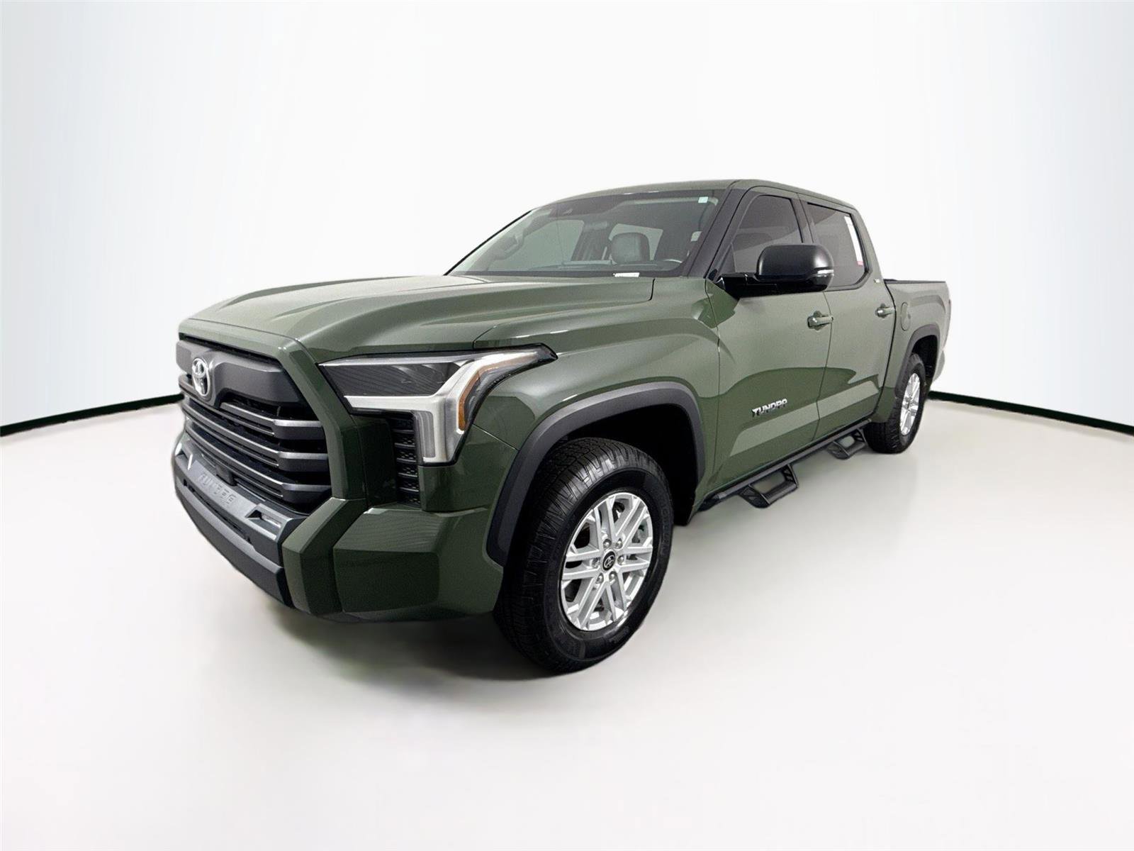 Used 2022 Toyota Tundra SR5 w/ SR5 Premium Package AWD/4WD image 2