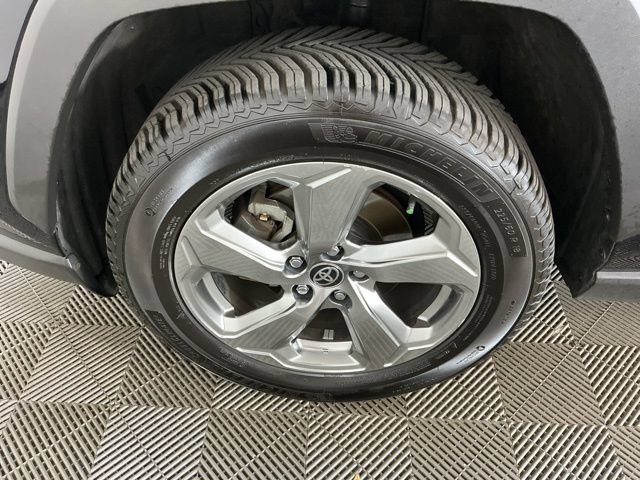 Used 2020 Toyota RAV4 Limited AWD/4WD image 33