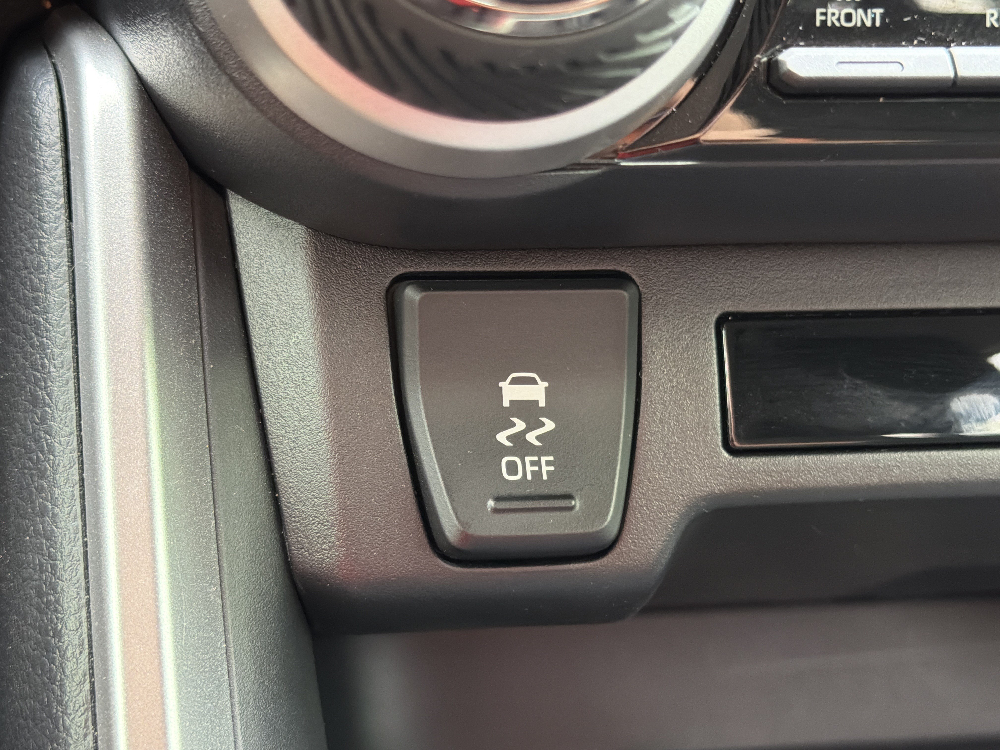 Used 2025 Toyota RAV4 XLE FWD image 8