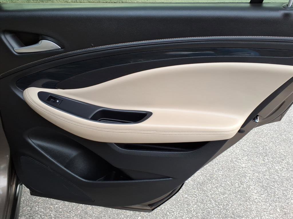 Used 2017 Buick Envision Essence image 19