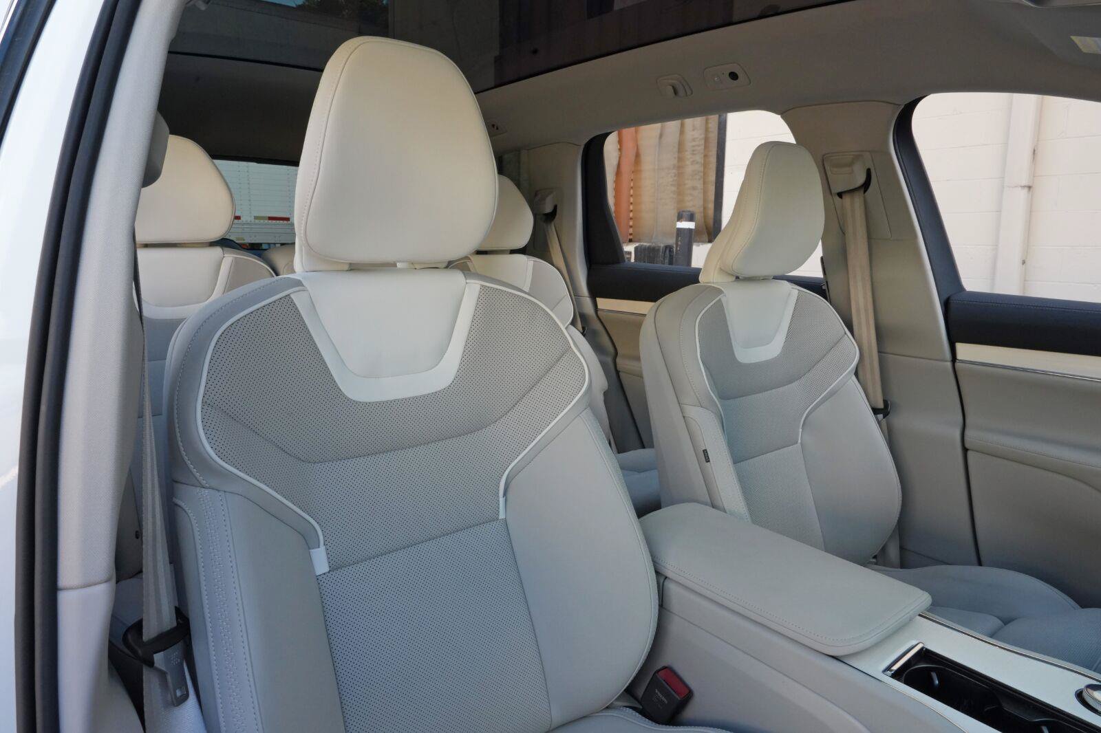 Used 2025 Volvo EX90 Plus AWD/4WD image 36