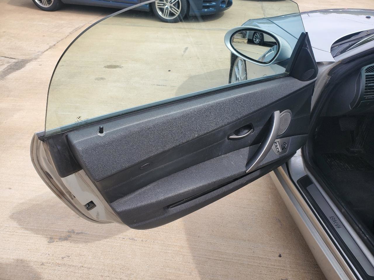 Used 2003 BMW Z4 2.5i image 9