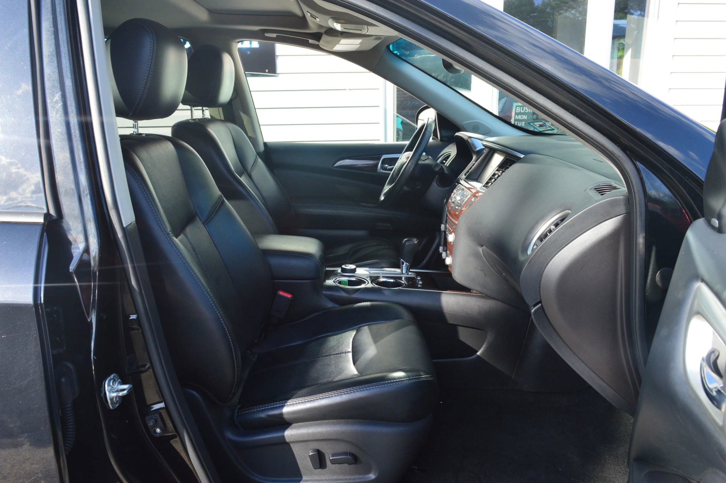 Used 2015 Nissan Pathfinder Platinum AWD/4WD image 19
