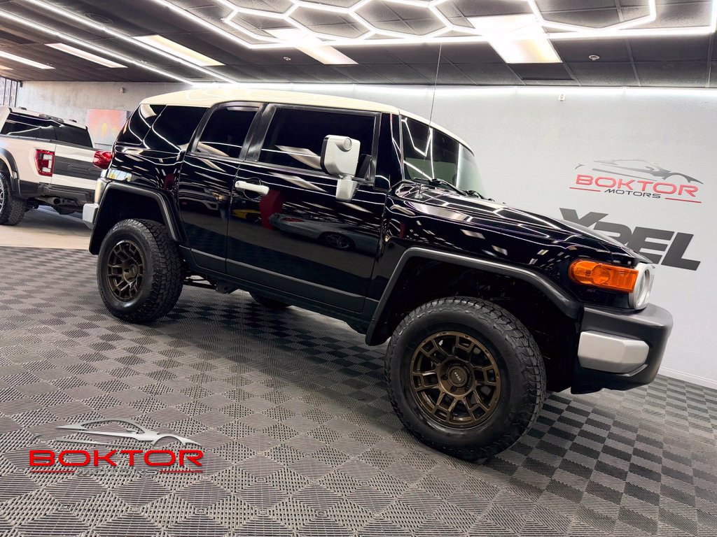 Used 2014 Toyota FJ Cruiser 4WD w/ Upgrade Package image 1