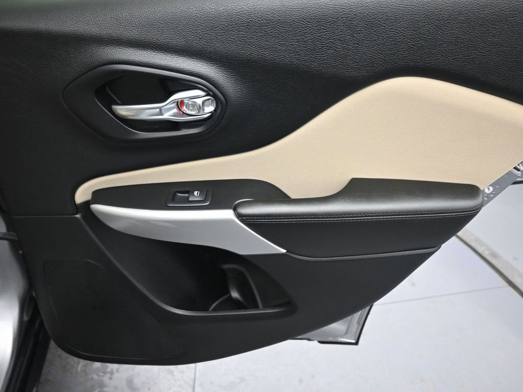 Used 2017 Jeep Cherokee Sport w/ Safety Group image 25