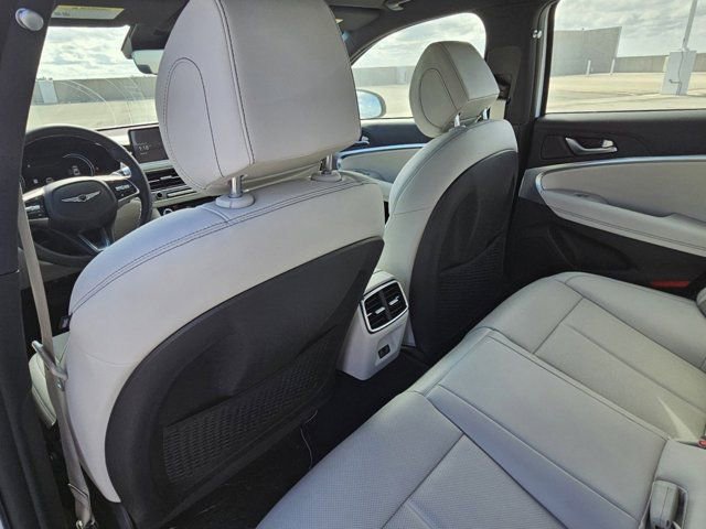 Used 2025 Genesis G70 2.5T RWD image 12