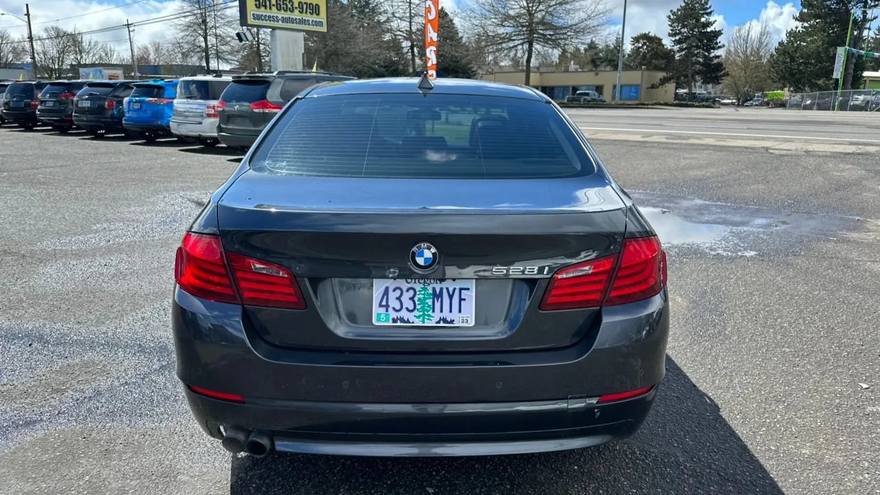 Used 2012 BMW 528i xDrive Sedan AWD/4WD image 4