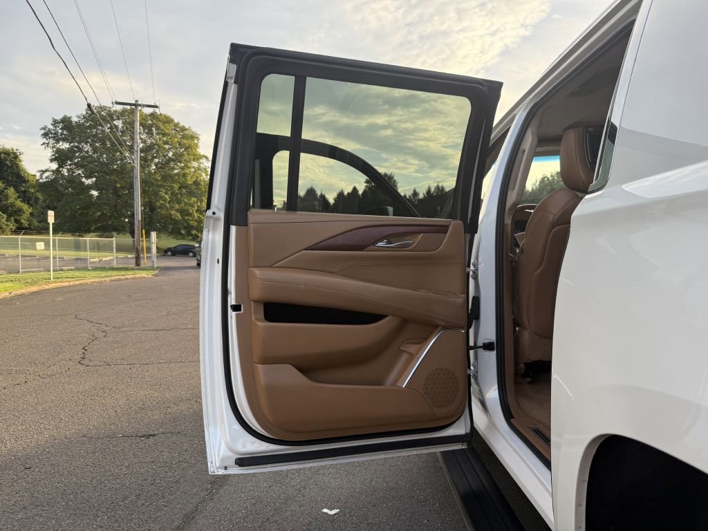 Used 2016 Cadillac Escalade ESV Platinum image 19