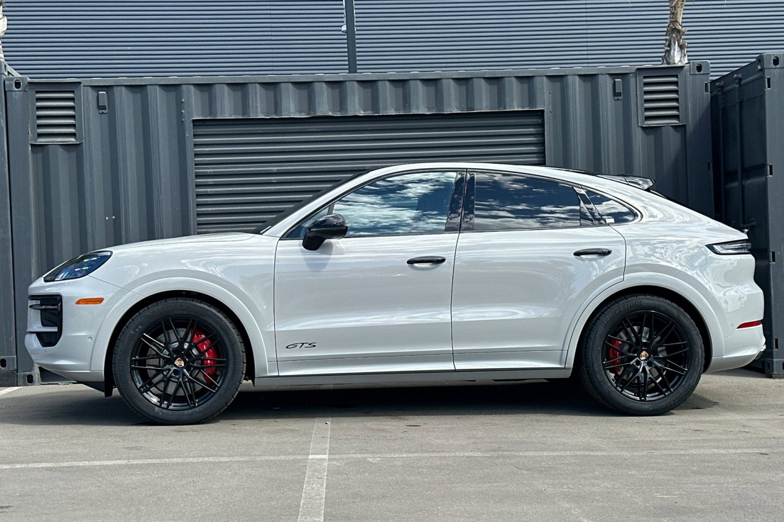 New 2026 Porsche Cayenne GTS image 2