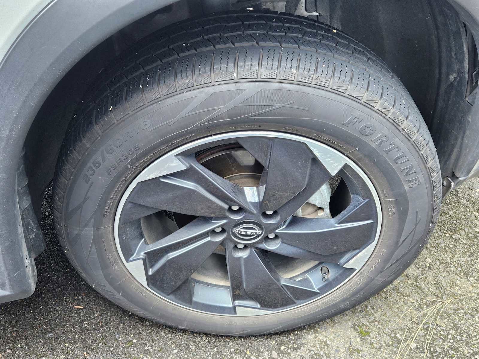 Used 2024 Nissan Rogue SV image 8