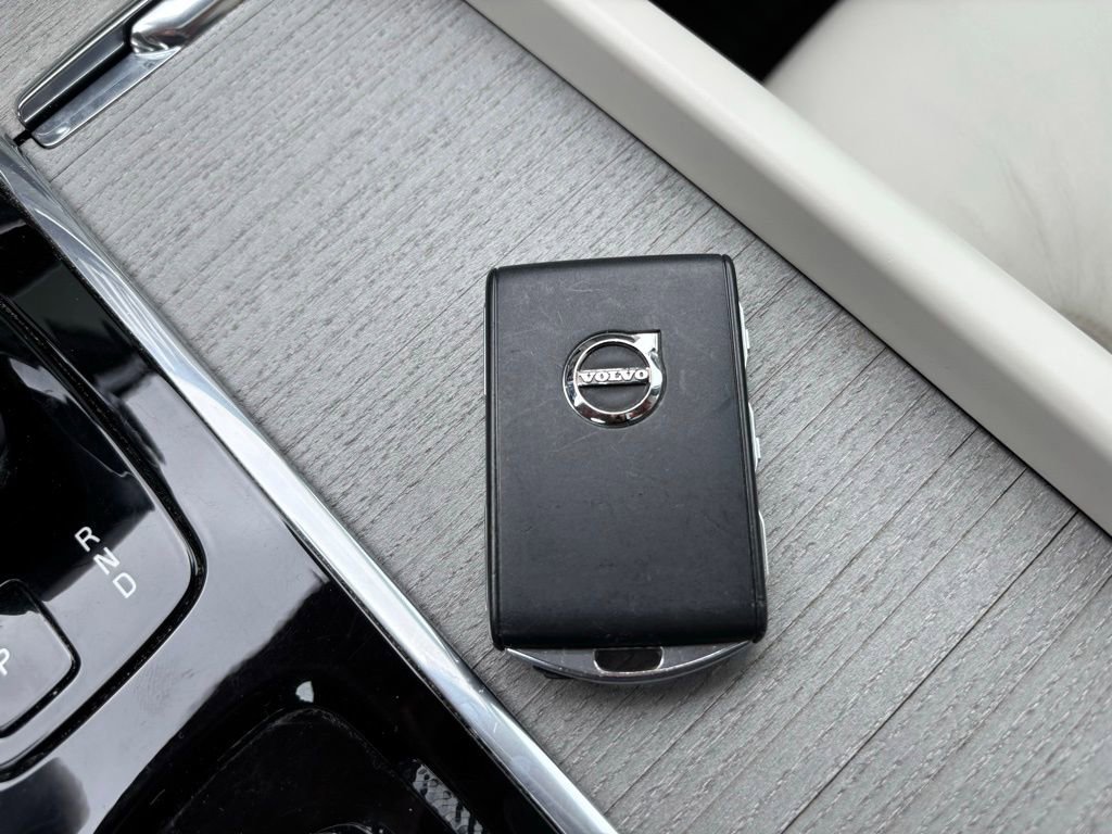 Certified 2023 Volvo XC60 B5 Plus w/ Climate Package image 34