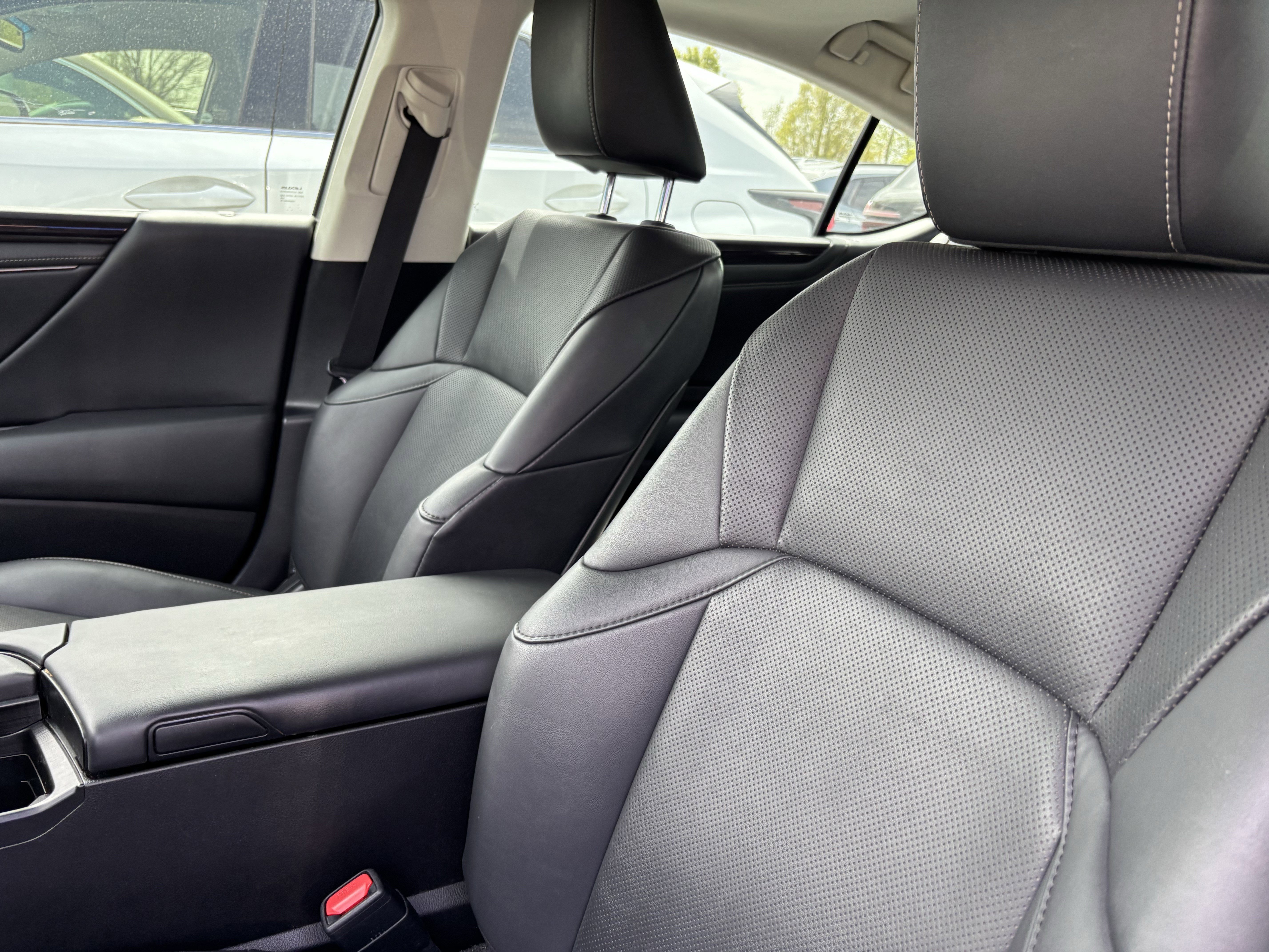 Used 2021 Lexus ES 300h w/ Premium Package image 17