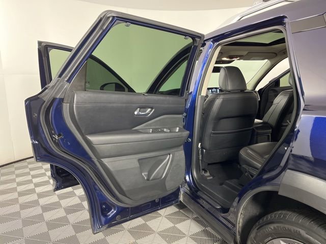 Used 2022 Nissan Pathfinder SL w/ SL Premium Package image 43