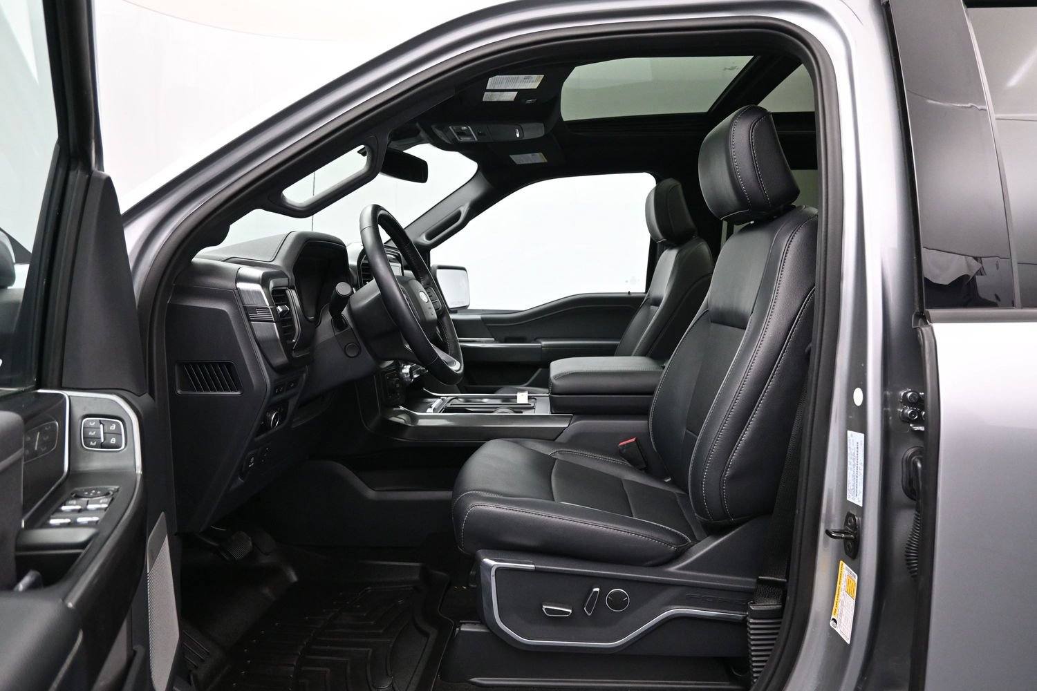 Used 2023 Ford F150 Lariat w/ Equipment Group 502A High AWD/4WD image 9