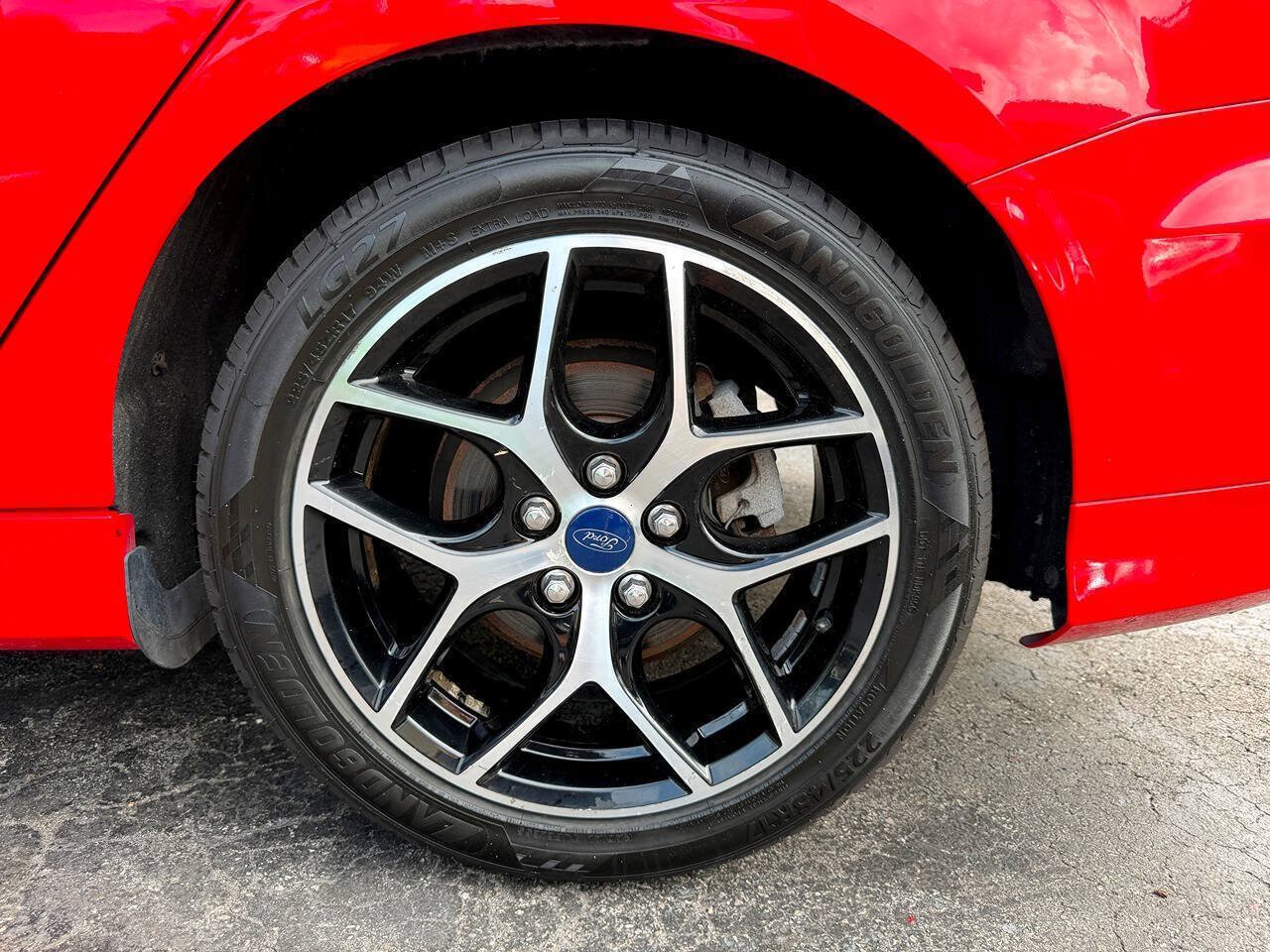 Used 2015 Ford Focus SE w/ SE Ecoboost Package FWD image 43