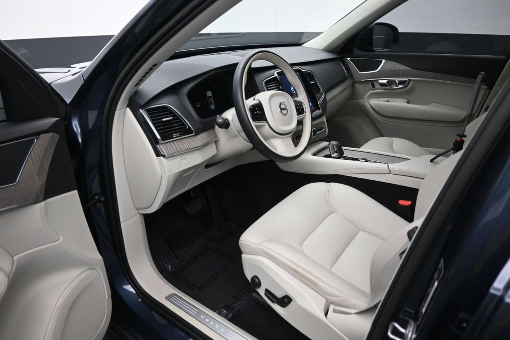 Used 2023 Volvo XC90 B6 Plus w/ Protection Package Premier AWD/4WD image 11