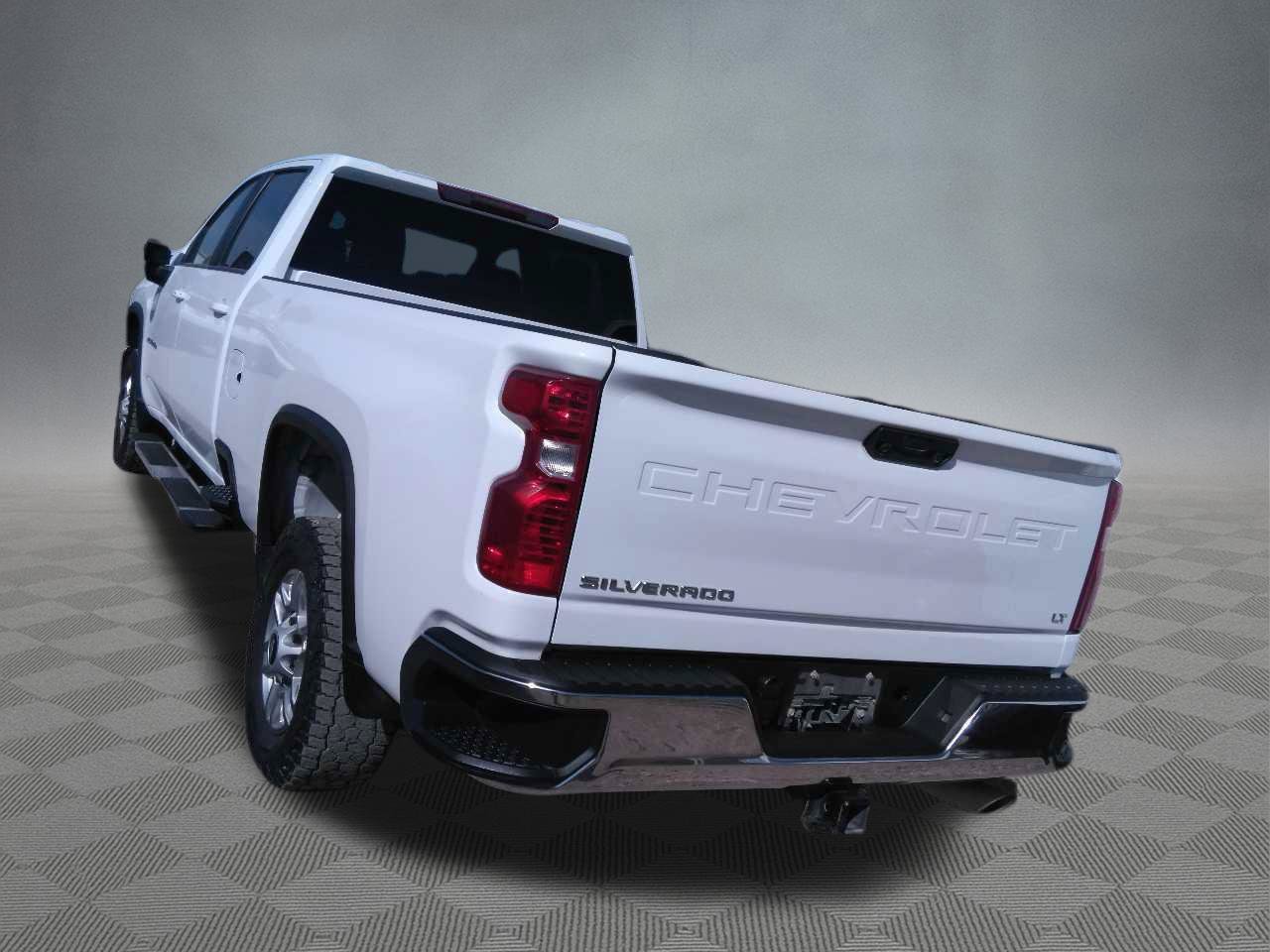 Used 2024 Chevrolet Silverado 2500 LT w/ Convenience Package AWD/4WD image 2