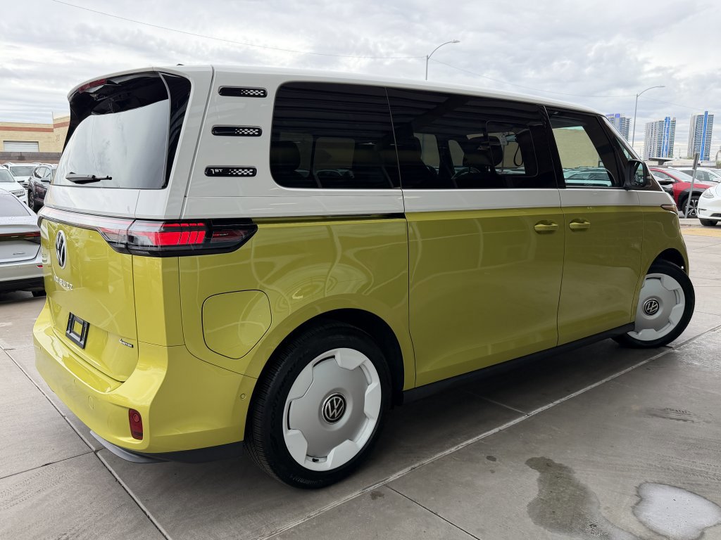 Used 2025 Volkswagen ID. Buzz 1st Edition image 4