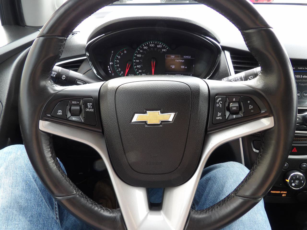 Used 2018 Chevrolet Trax LT w/ LT Convenience Package FWD image 11