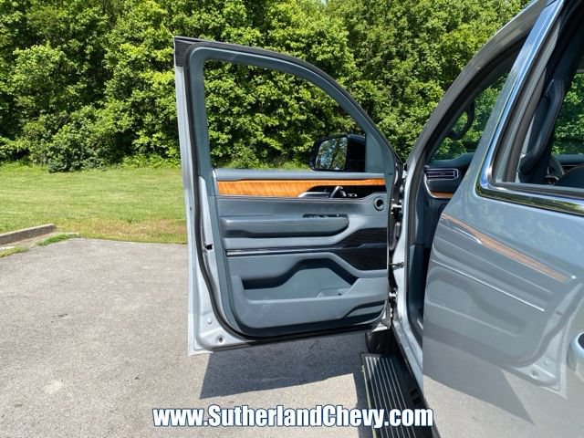 Used 2023 Jeep Grand Wagoneer Series II w/ Flexible Seating Group AWD/4WD image 14