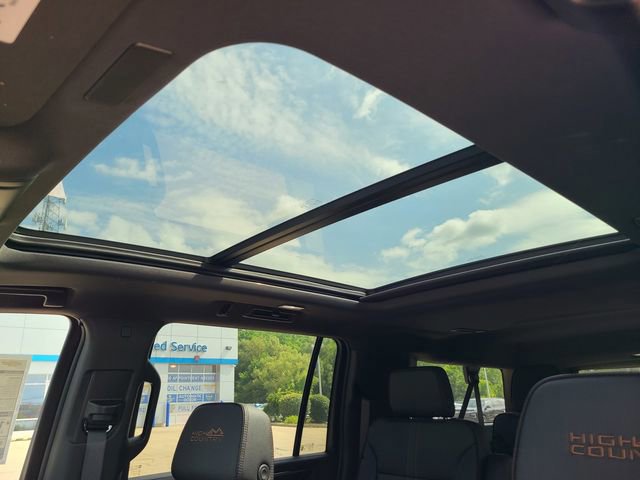 New 2025 Chevrolet Suburban High Country image 35