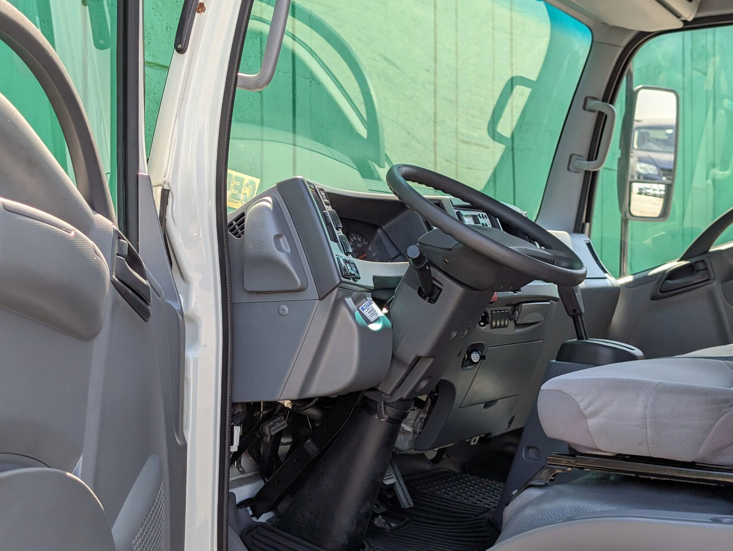 Used 2019 Isuzu NPR RWD image 14