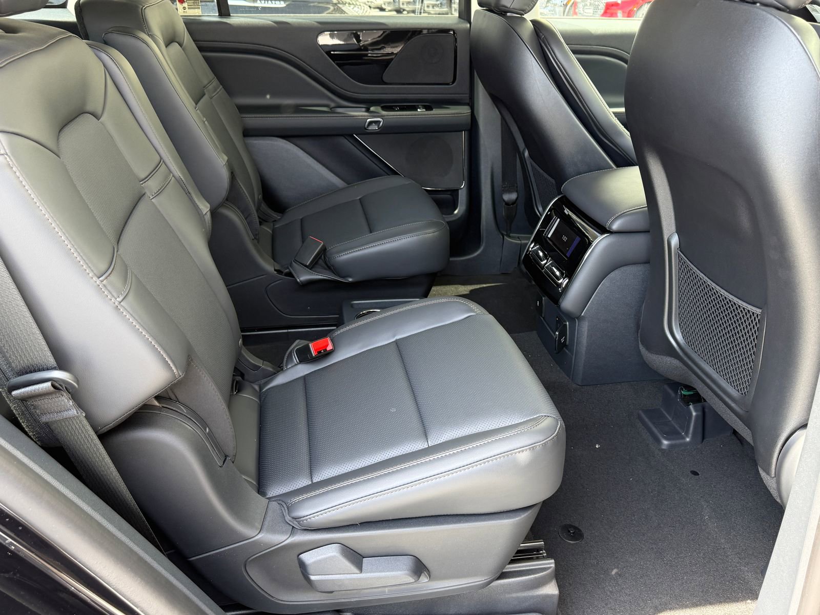 New 2026 Lincoln Aviator AWD image 16