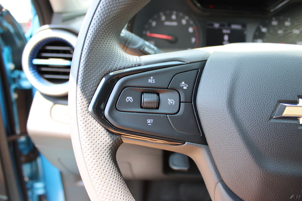 Certified 2025 Chevrolet Trax LS FWD image 14