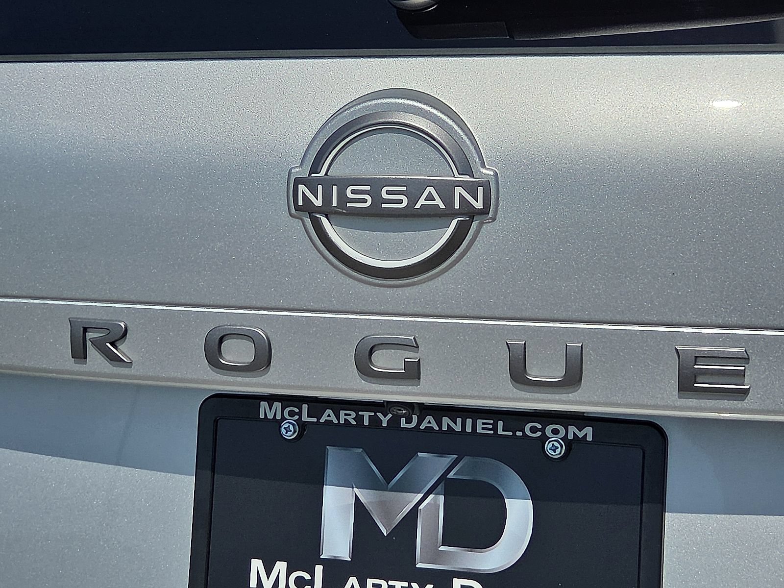 Used 2025 Nissan Rogue SV FWD image 9