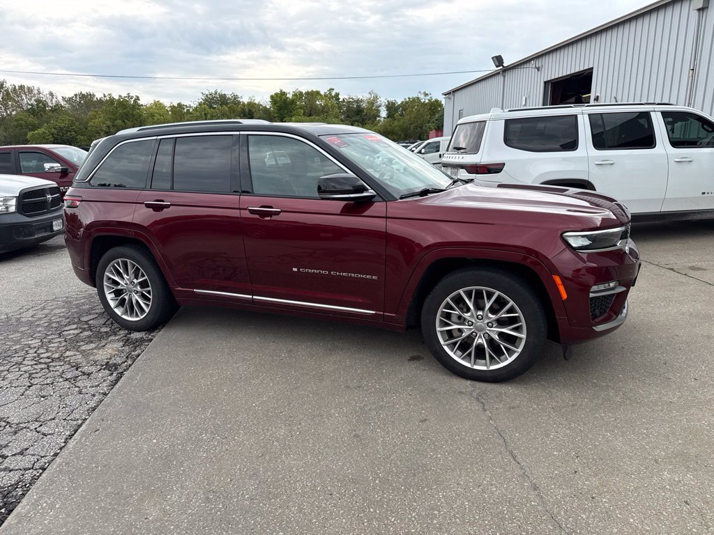 Used 2023 Jeep Grand Cherokee Summit AWD/4WD image 12