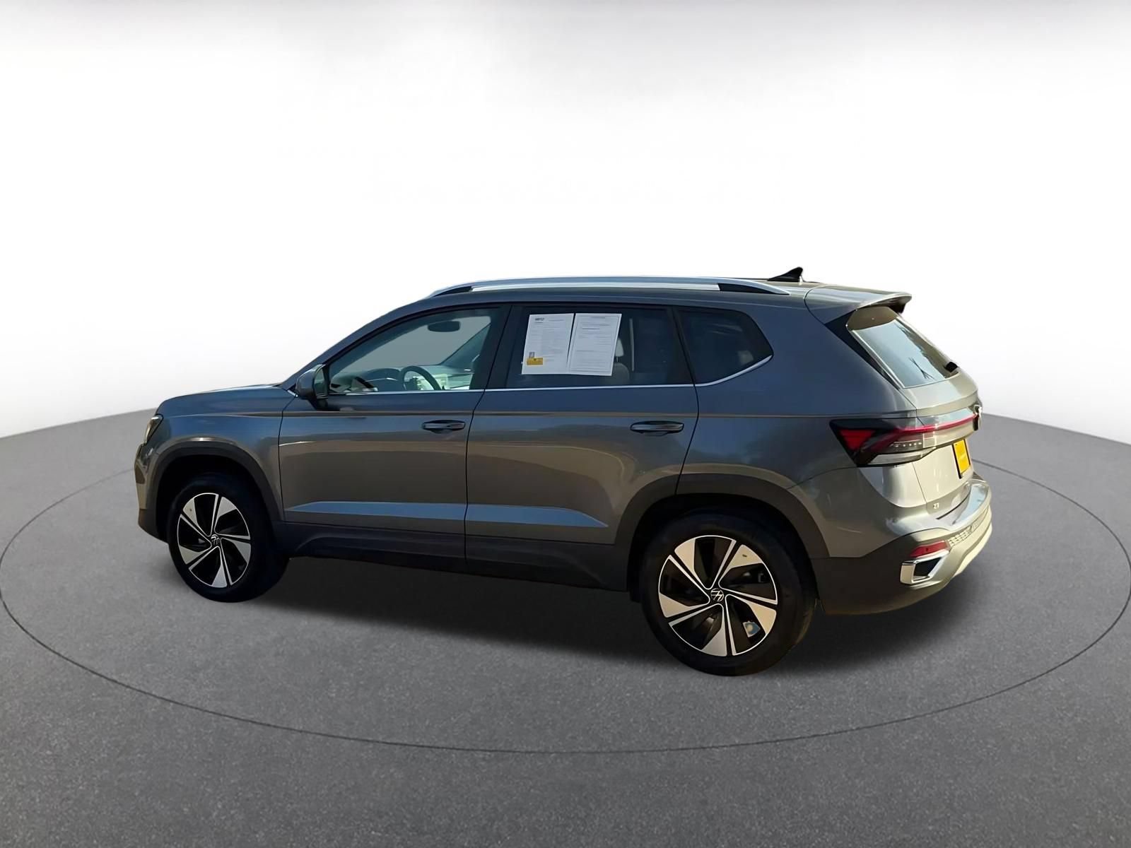 Used 2026 Volkswagen Taos SE AWD/4WD image 9