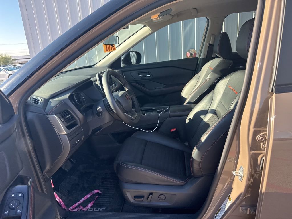 Used 2025 Nissan Rogue SV image 20