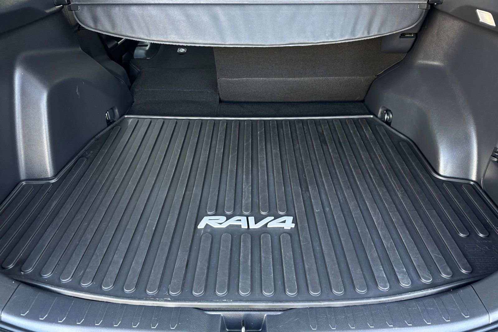 Used 2024 Toyota RAV4 LE image 17