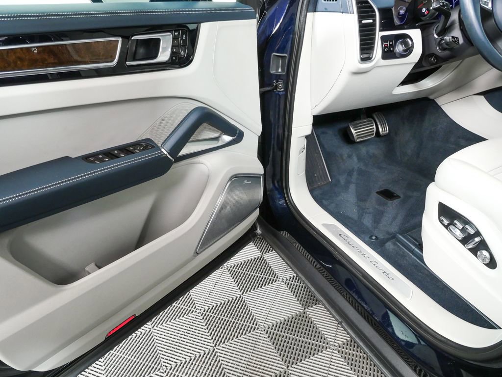 Certified 2021 Porsche Cayenne Turbo AWD/4WD image 8