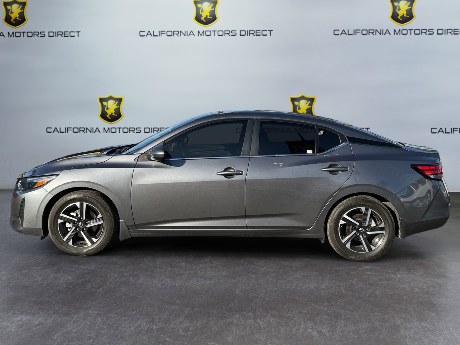 Used 2025 Nissan Sentra SV image 2